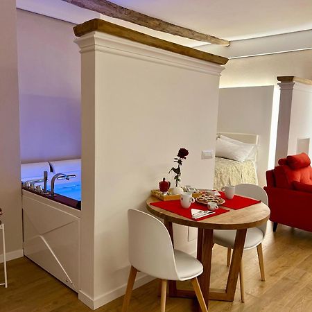 Elena'S Suite Sutri Luaran gambar