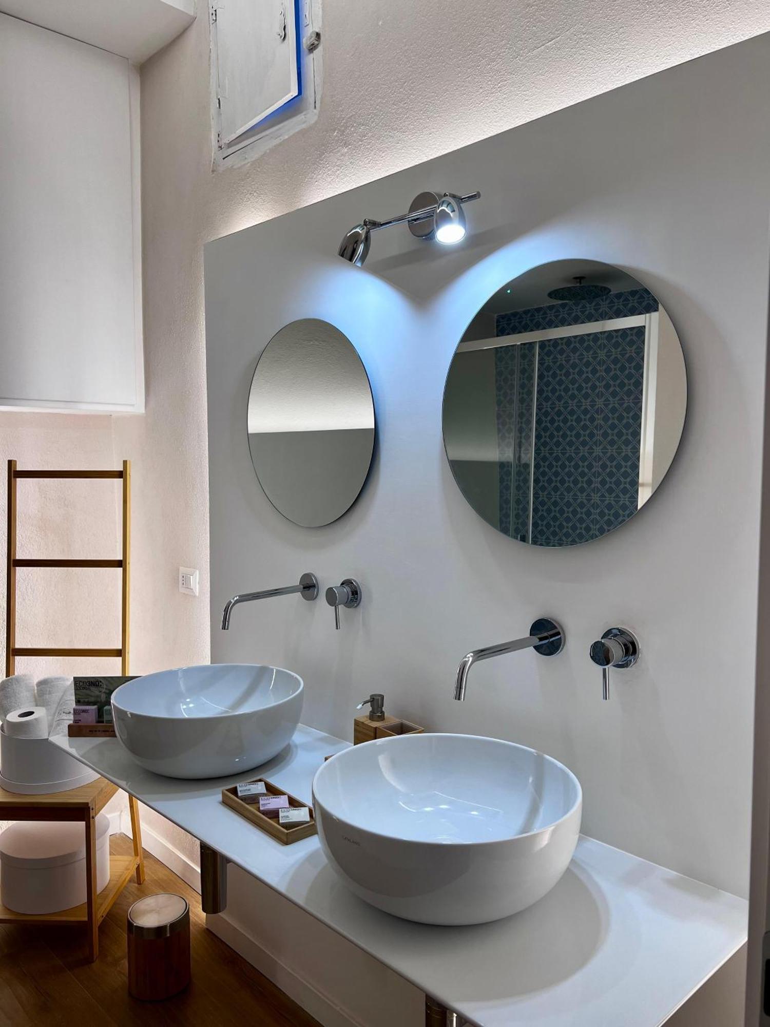 Elena'S Suite Sutri Luaran gambar
