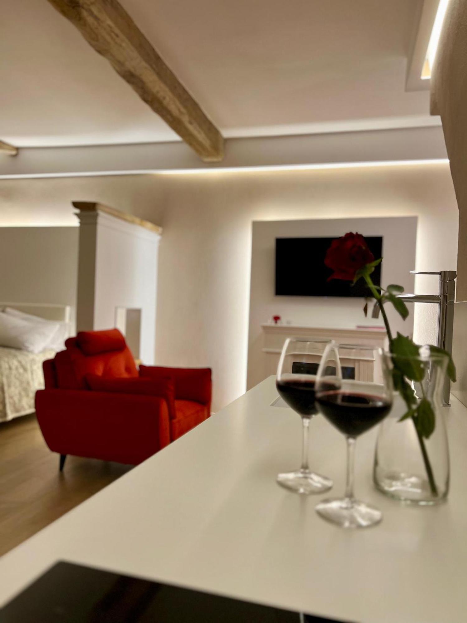 Elena'S Suite Sutri Luaran gambar