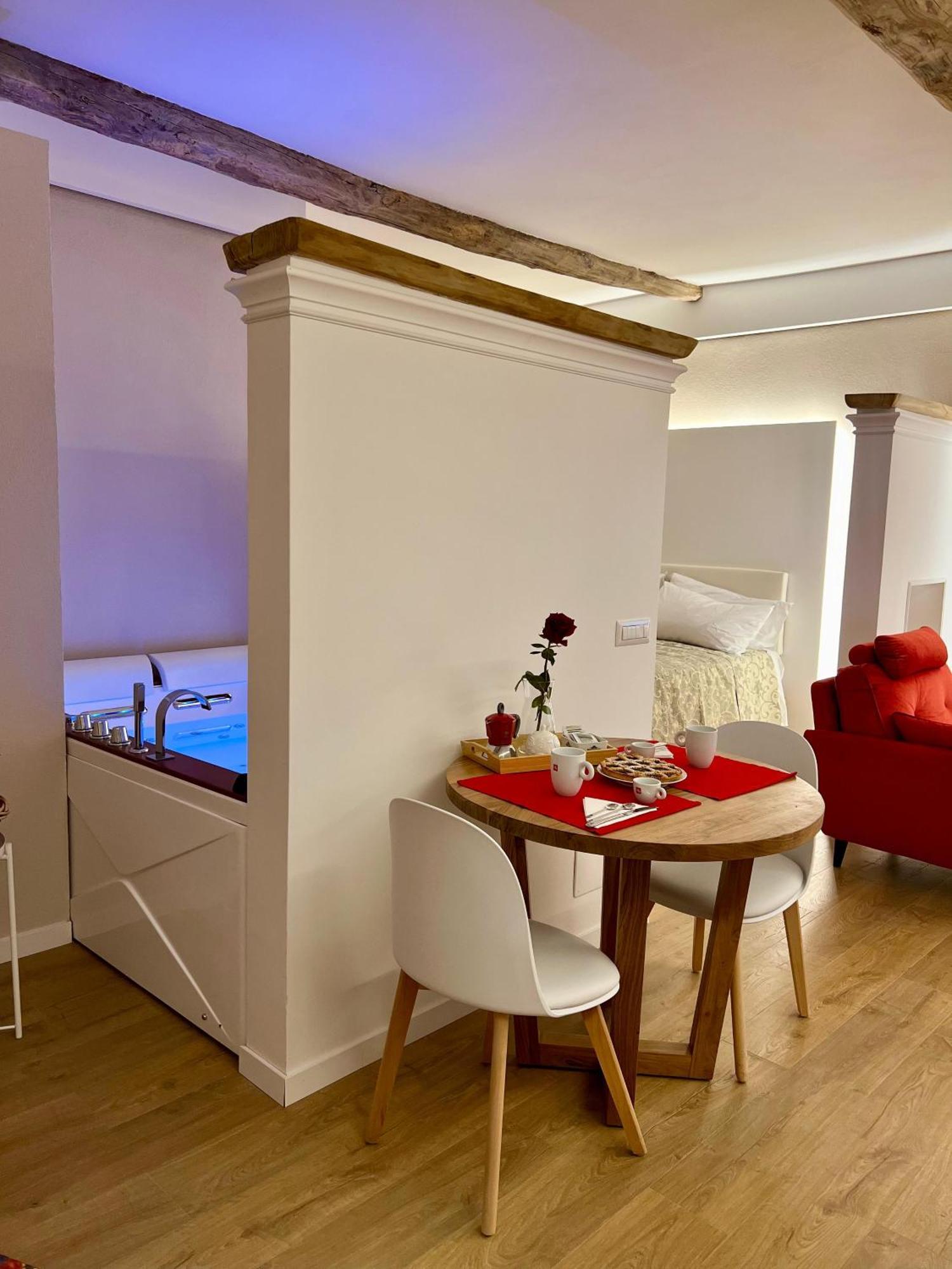 Elena'S Suite Sutri Luaran gambar