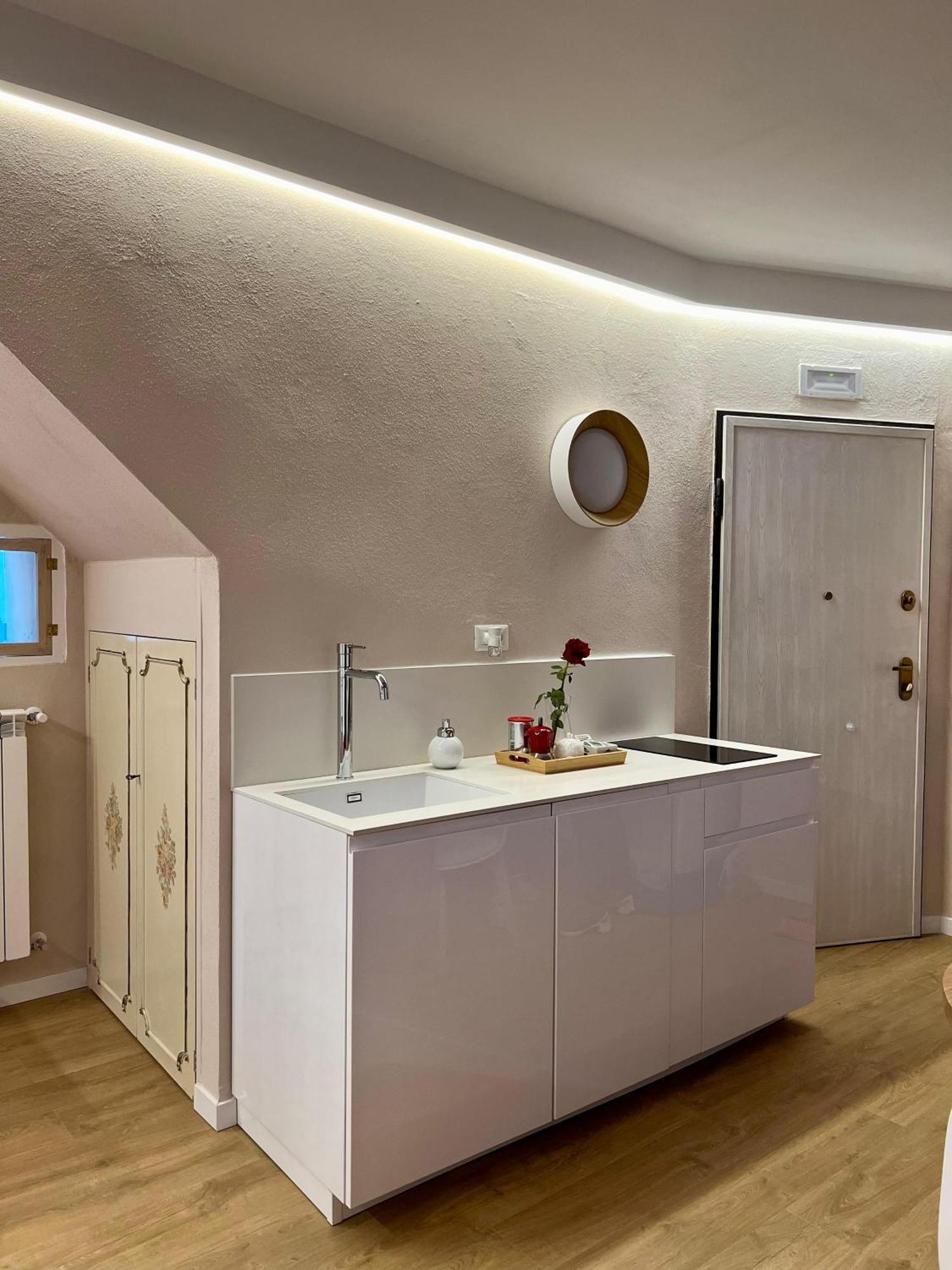 Elena'S Suite Sutri Luaran gambar